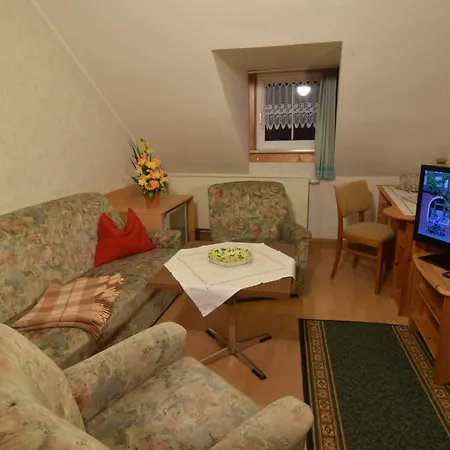 Hotel & Garkueche 3*